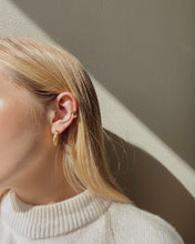 Load image into Gallery viewer, wave ear cuff