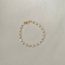 Load image into Gallery viewer, girly pearly bracelet

