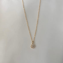 Load image into Gallery viewer, daisy necklace
