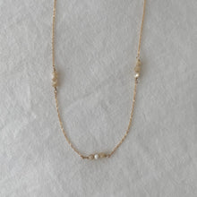 Load image into Gallery viewer, mother of pearl cluster necklace
